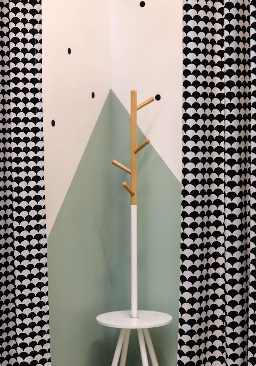 Umkleidekabine Pastell mit geometrischen Mustern